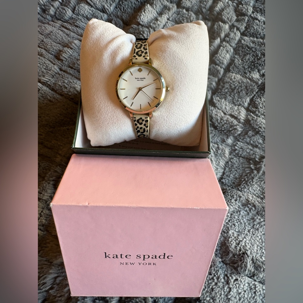 Kate Spade New York Metro Leopard Print Animal Print Silicone Watch - Picture 2 of 5